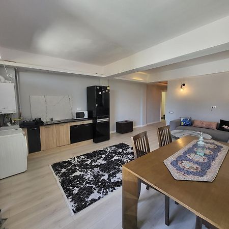 Crystal Apartment Bukarest Eksteriør billede
